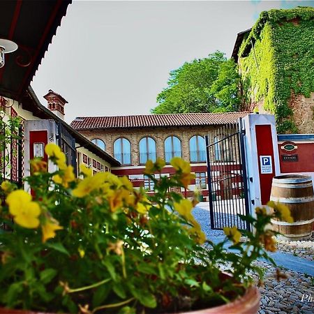 Monticello d'Alba Foresteria Ristorante Conti Roero المظهر الخارجي الصورة