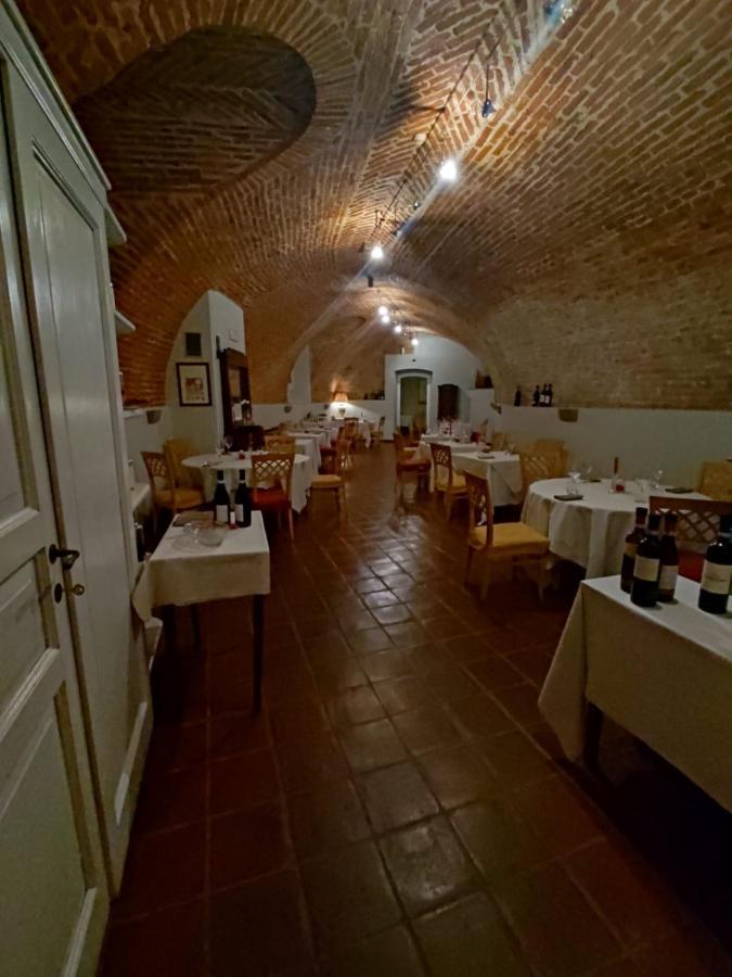 Monticello d'Alba Foresteria Ristorante Conti Roero المظهر الخارجي الصورة