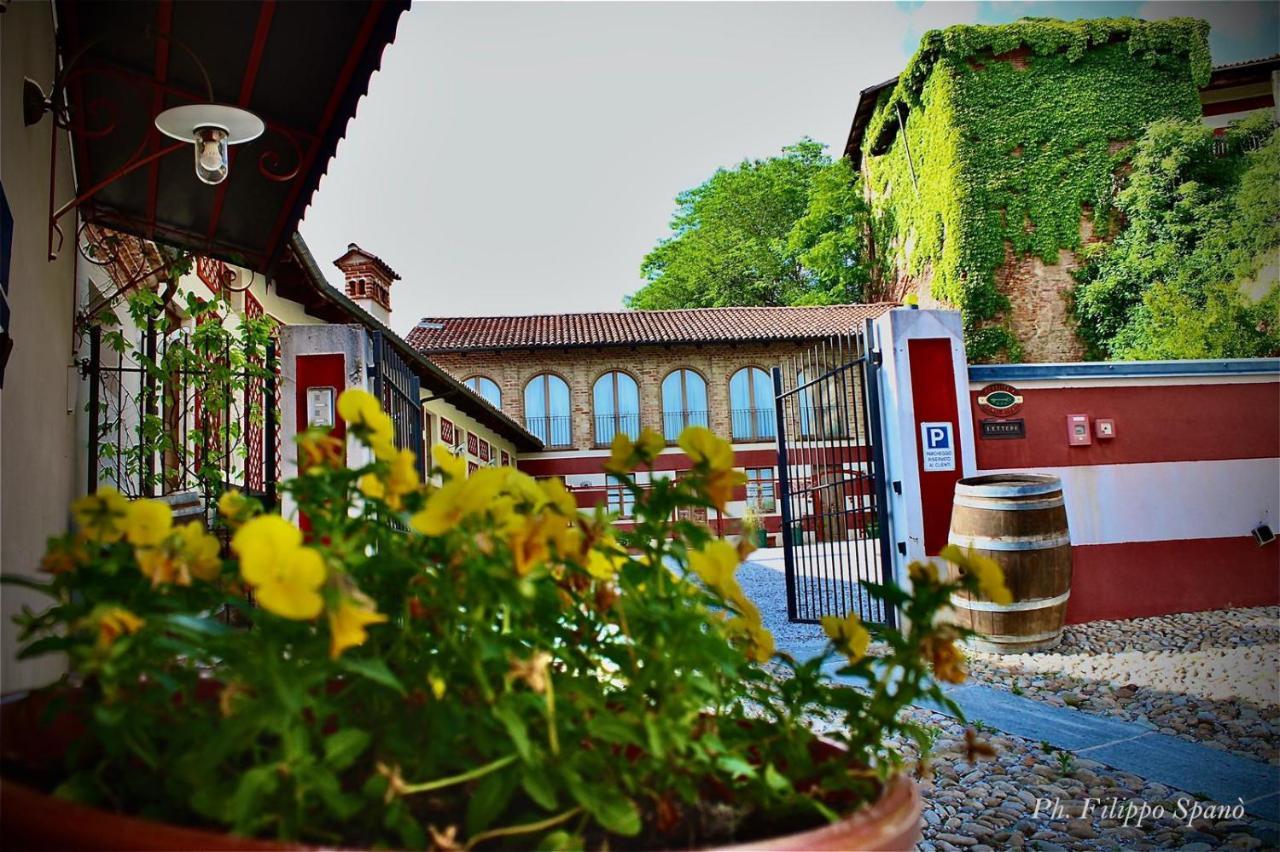 Monticello d'Alba Foresteria Ristorante Conti Roero المظهر الخارجي الصورة