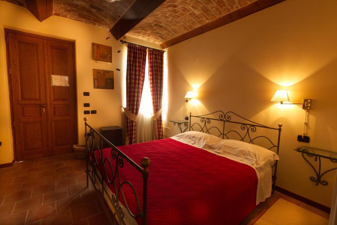 Monticello d'Alba Foresteria Ristorante Conti Roero الغرفة الصورة