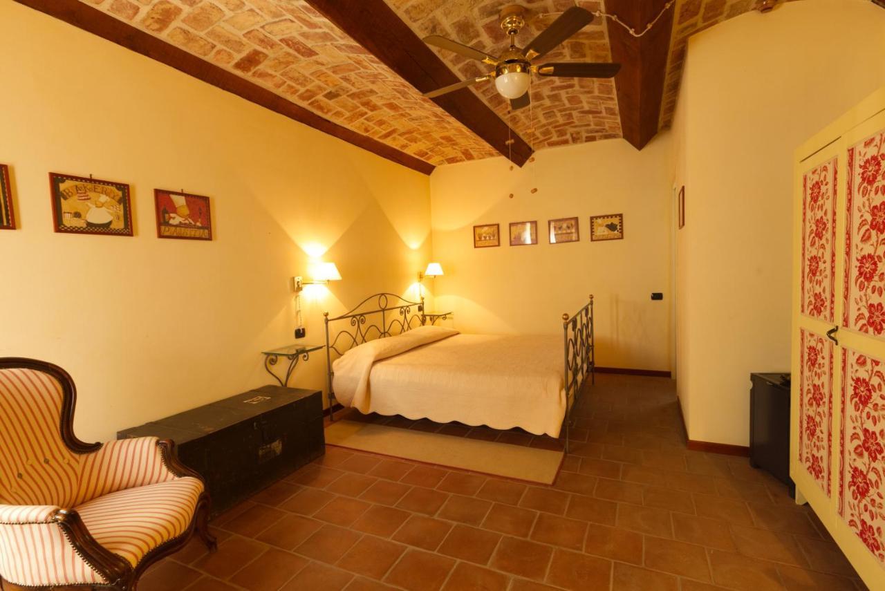 Monticello d'Alba Foresteria Ristorante Conti Roero المظهر الخارجي الصورة