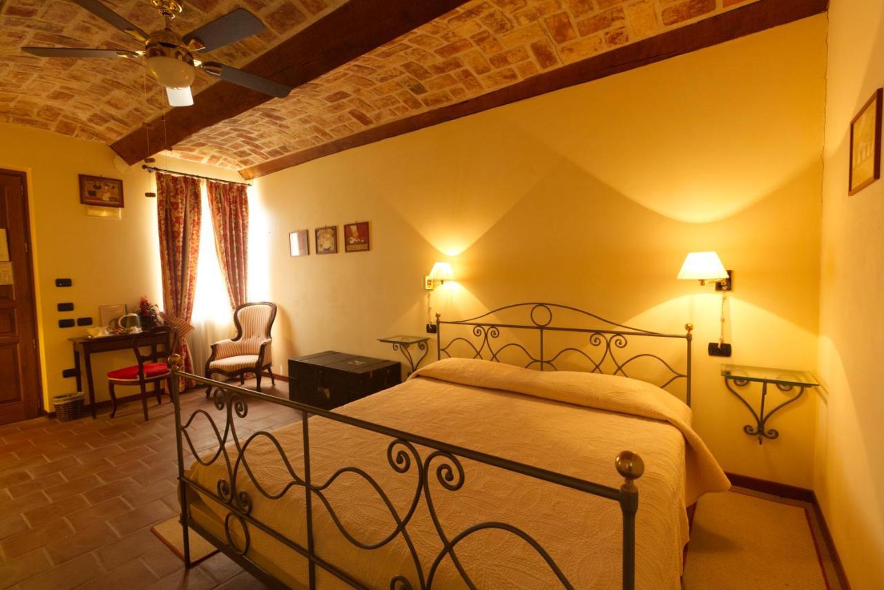Monticello d'Alba Foresteria Ristorante Conti Roero المظهر الخارجي الصورة
